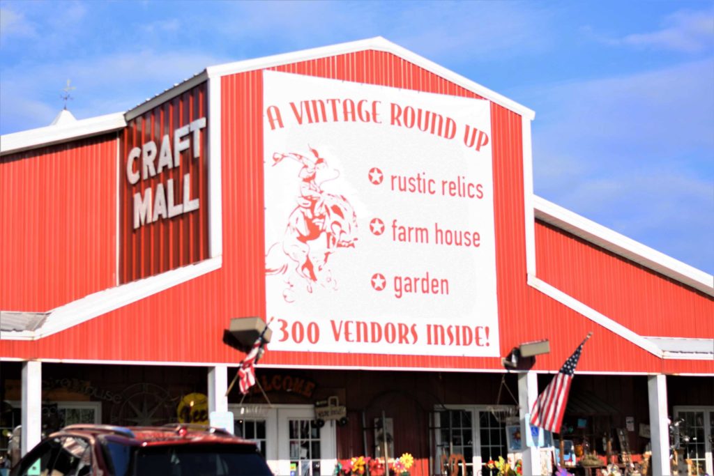 Wisconsin Dells craft mall